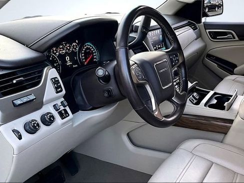 Used 2019 GMC Yukon Denali w/ Denali Ultimate Package image 17