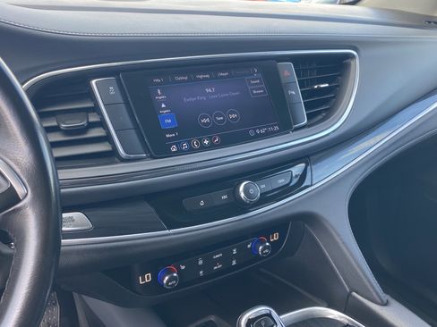Used 2020 Buick Enclave Essence image 20