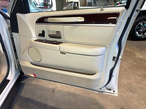 Used 2007 Lincoln Town Car Signature RWD image 70