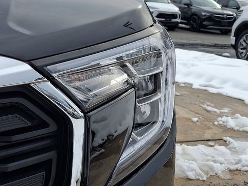 Used 2024 GMC Terrain SLE w/ Driver Convenience Package image 9