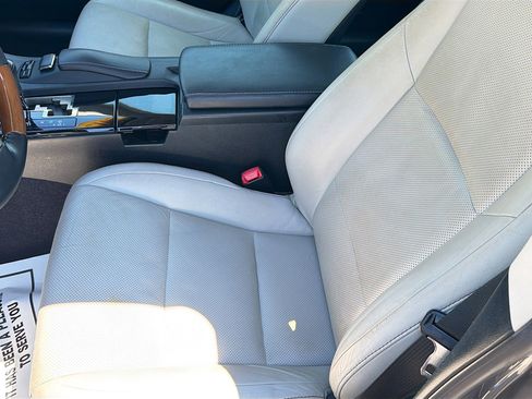 Used 2013 Lexus ES 300h w/ Luxury Pkg image 19