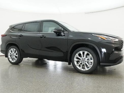 New 2026 Toyota Highlander Limited image 2