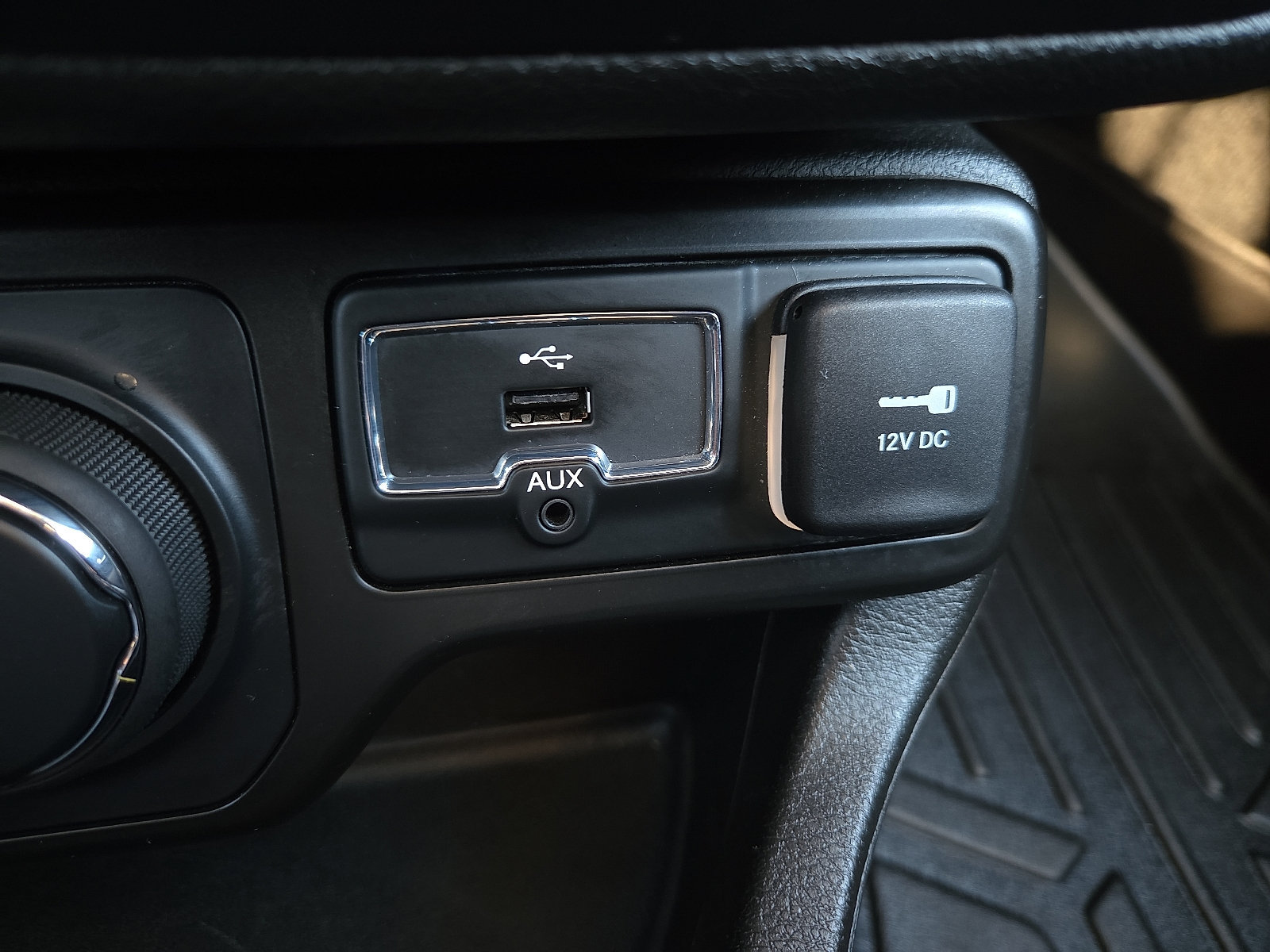 Used 2021 Jeep Renegade Limited w/ Sun & Sound Group AWD/4WD image 22