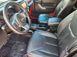 Used 2015 Jeep Wrangler Unlimited Rubicon video 4