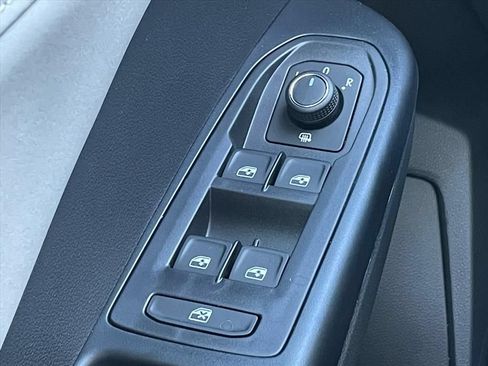 New 2026 Volkswagen Taos SE FWD image 16