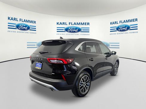 Certified 2025 Ford Escape SE FWD image 3
