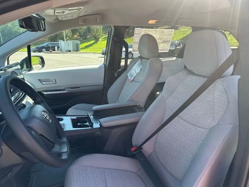 New 2026 Toyota Sienna LE FWD image 15