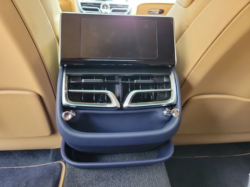 Used 2025 Bentley Flying Spur Plug-In Hybrid AWD/4WD image 42