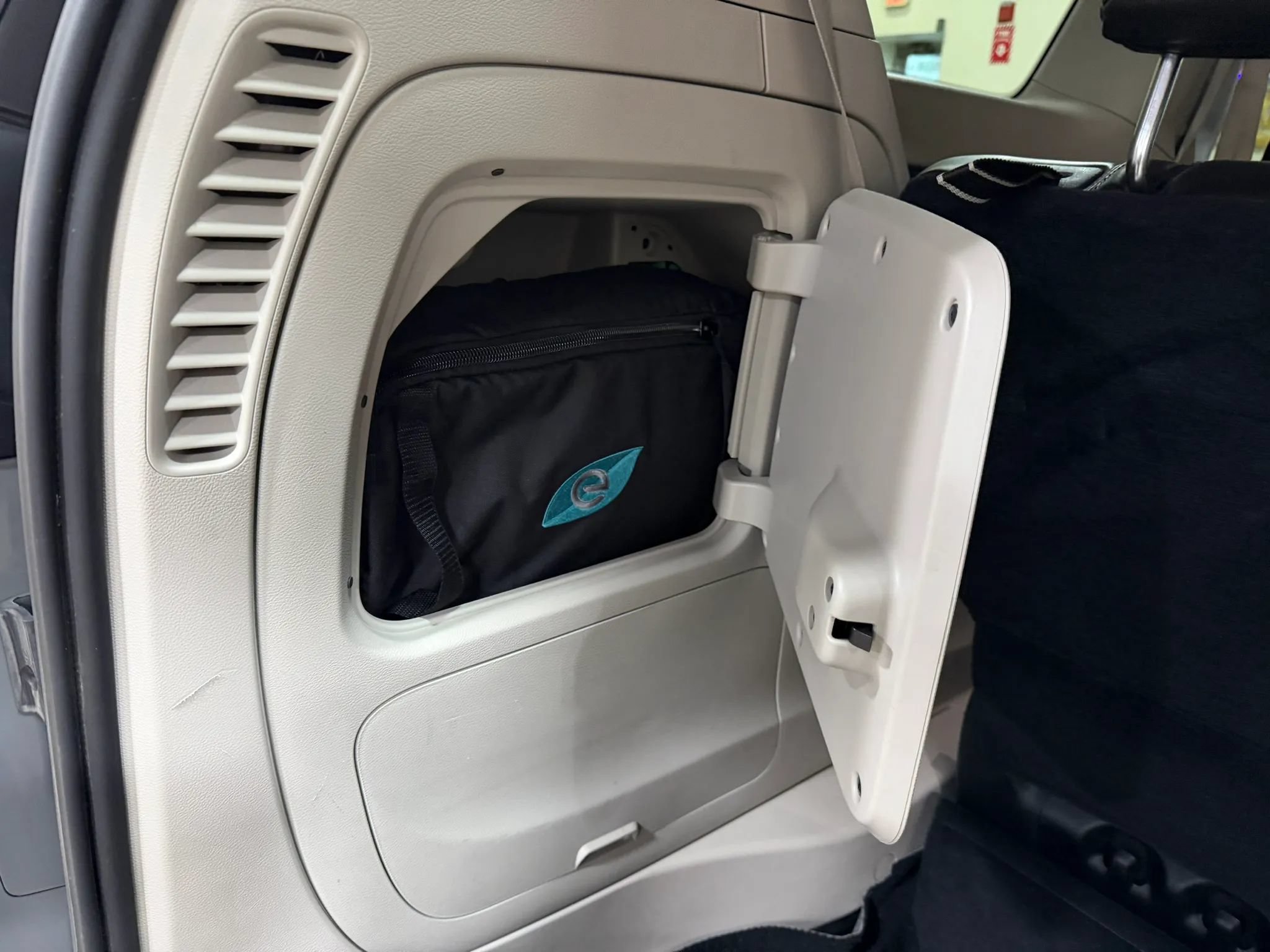 Used 2023 Chrysler Pacifica Touring-L FWD image 27