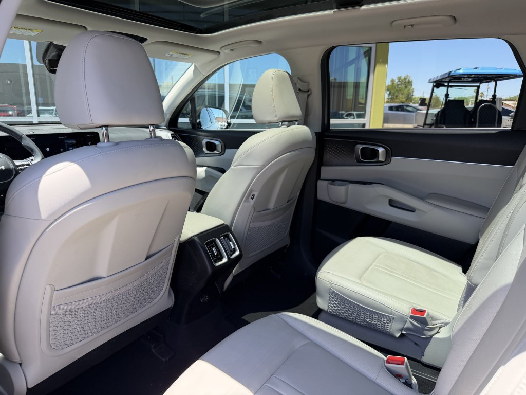 Used 2025 Kia Sorento EX w/ EX Panoramic Sunroof Package FWD image 33