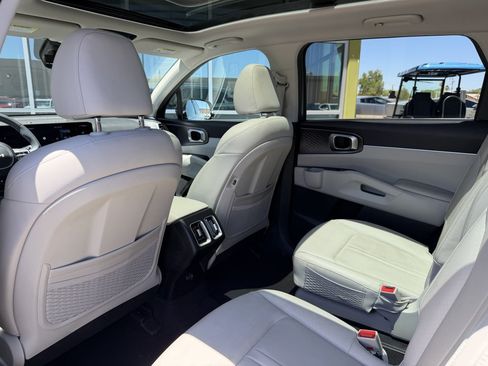 Used 2025 Kia Sorento EX w/ EX Panoramic Sunroof Package FWD image 33
