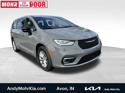 Used 2025 Chrysler Pacifica Select w/ Uconnect Theater Family Group AWD/4WD image 1