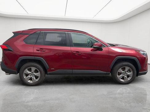 Used 2022 Toyota RAV4 XLE w/ Convenience Package AWD/4WD image 7