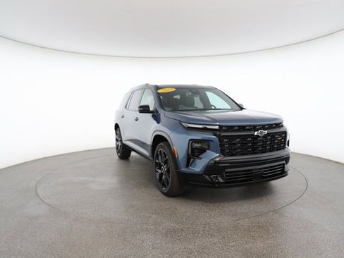Used 2025 Chevrolet Traverse RS image 28
