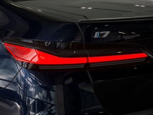 New 2026 BMW i7 xDrive60 w/ Executive Package image 34