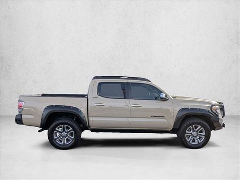 Used 2017 Toyota Tacoma Limited w/ Tow Package AWD/4WD image 4