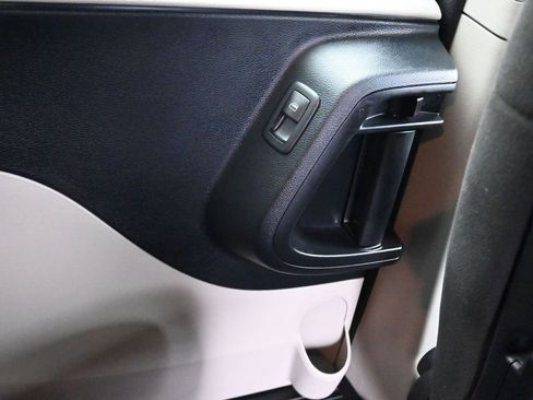 Used 2016 Dodge Grand Caravan SE image 40