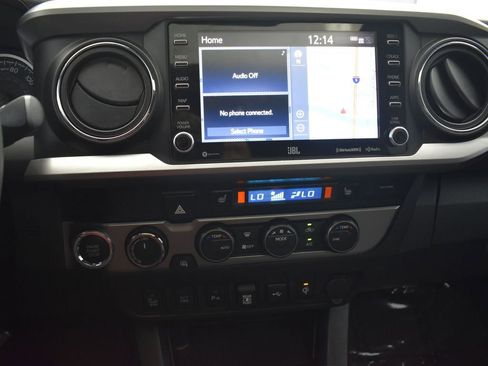 Used 2020 Toyota Tacoma Limited image 16