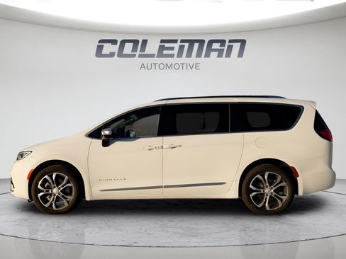 New 2026 Chrysler Pacifica Pinnacle image 2