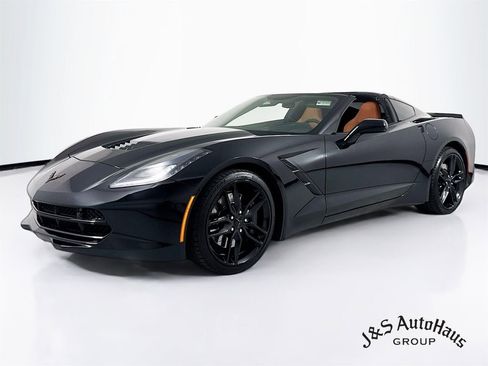 Used 2017 Chevrolet Corvette Stingray Coupe RWD image 3