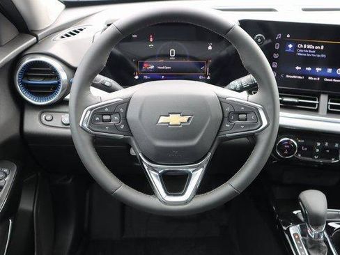 Used 2025 Chevrolet Trax LT w/ Driver Confidence Package FWD image 8