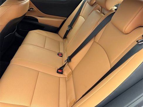 Used 2025 Lexus ES 300h w/ Premium Package image 17