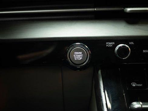 Used 2022 Kia Carnival EX FWD image 24