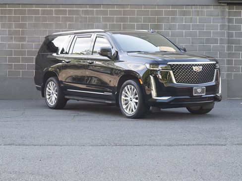 Used 2022 Cadillac Escalade ESV Luxury AWD/4WD image 3