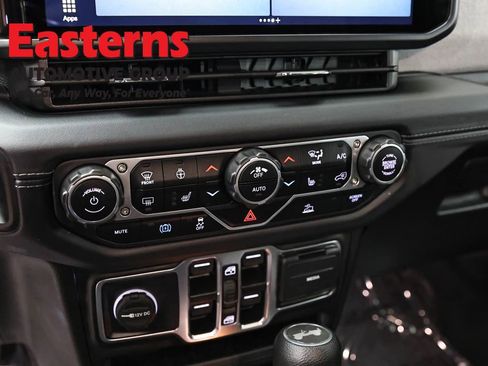 Used 2025 Jeep Wrangler Unlimited Sahara image 20