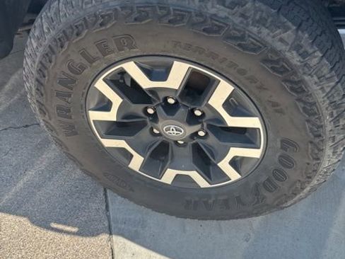 Used 2023 Toyota Tacoma TRD Off-Road w/ Technology Package image 27