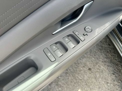 Used 2024 Hyundai Elantra SEL image 15