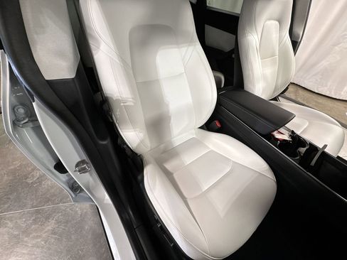 Used 2021 Tesla Model Y Long Range image 25