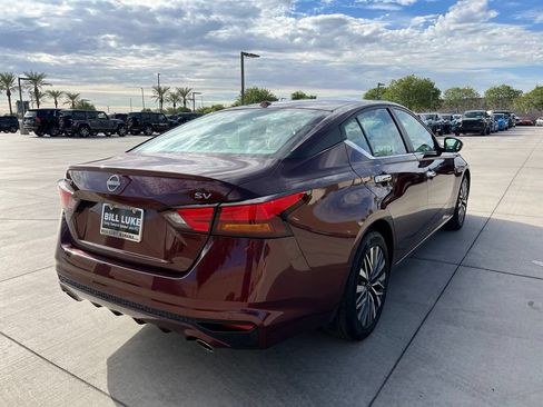 Used 2023 Nissan Altima 2.5 SV w/ SV Premium Package FWD image 11