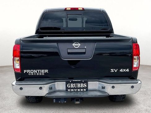 Used 2017 Nissan Frontier SV w/ SV Value Truck Package AWD/4WD image 6