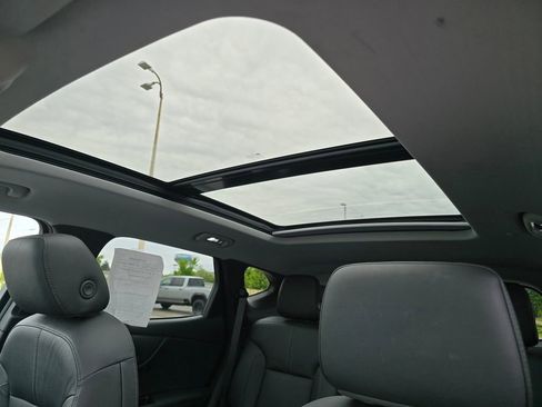 Used 2019 Chevrolet Blazer LT w/ Sun and Wheels Package FWD image 6
