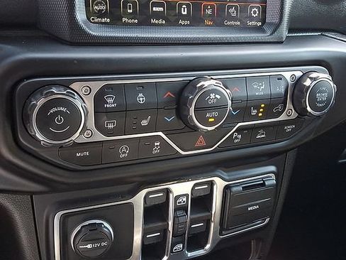 Used 2021 Jeep Wrangler Unlimited Sahara AWD/4WD image 19