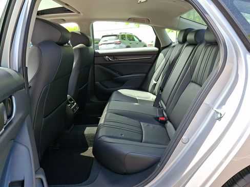 Used 2021 Honda Accord EX-L image 10