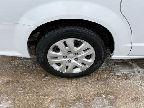 Used 2019 Dodge Grand Caravan SE w/ UConnect Hands-Free Group image 52