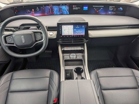 Used 2025 Lincoln Nautilus Premier AWD/4WD image 16