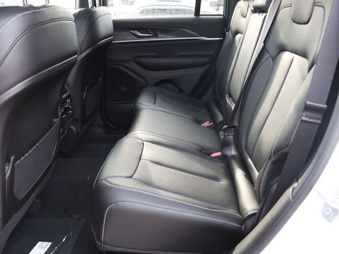 New 2025 Jeep Grand Cherokee Limited w/ MOPAR Finishing Package image 19