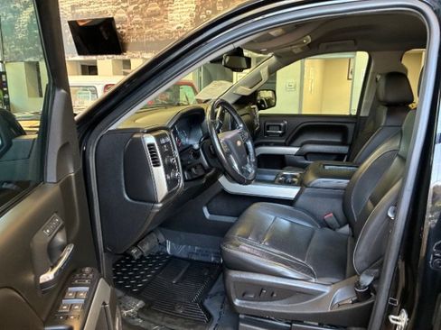 Used 2018 Chevrolet Silverado 1500 LTZ Z71 w/ LTZ Plus Package AWD/4WD image 14