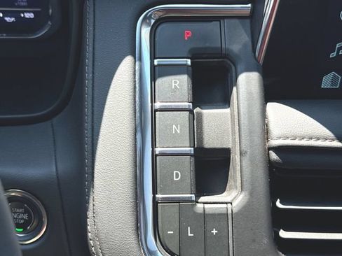 Used 2023 Chevrolet Tahoe High Country AWD/4WD image 16