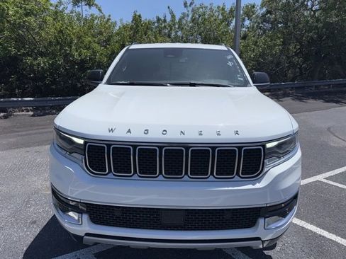 Used 2024 Jeep Wagoneer Series II w/ Flexible Seating Group RWD image 2