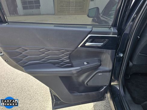 Used 2025 Mitsubishi Outlander SEL AWD/4WD image 29