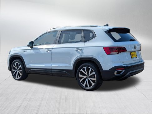 Certified 2023 Volkswagen Taos SE w/ Panoramic Sunroof Package AWD/4WD image 5
