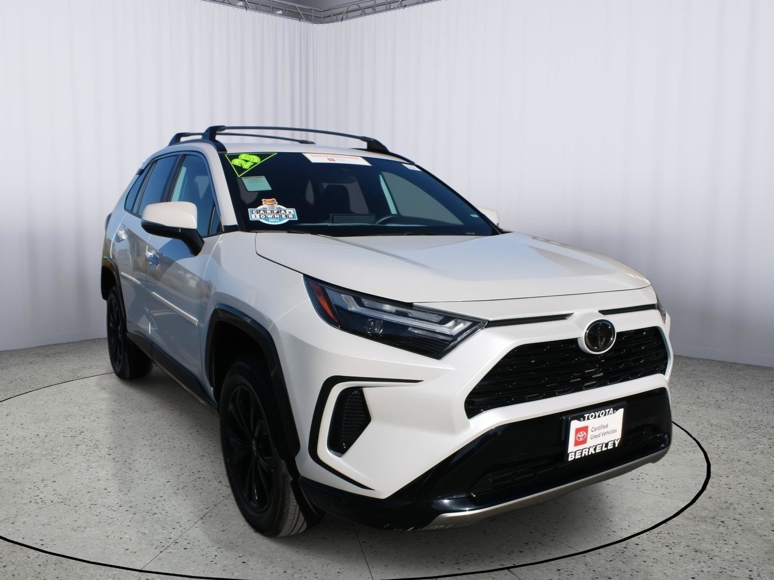 Certified 2025 Toyota RAV4 SE AWD/4WD image 1