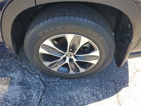 Used 2023 Toyota Highlander L image 6