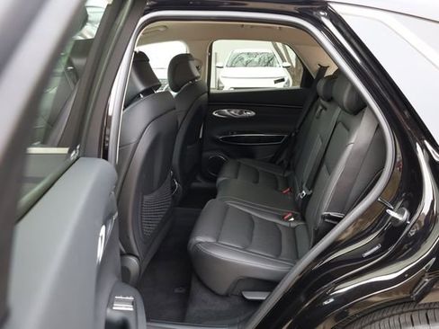 Used 2025 Genesis GV70 2.5T image 28