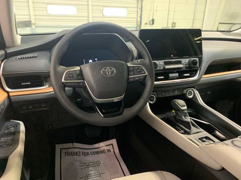 New 2026 Toyota Grand Highlander Limited image 4