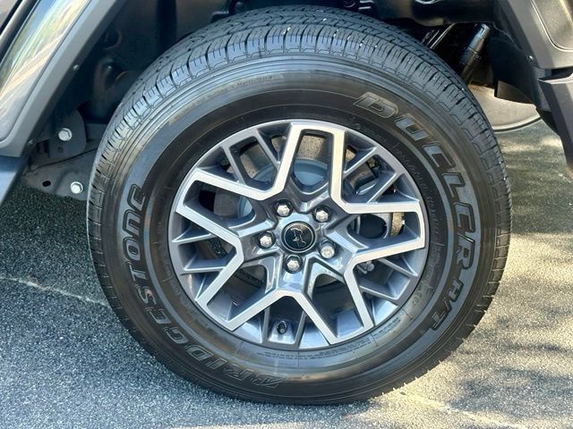 Used 2025 Jeep Wrangler Unlimited Sahara AWD/4WD image 30